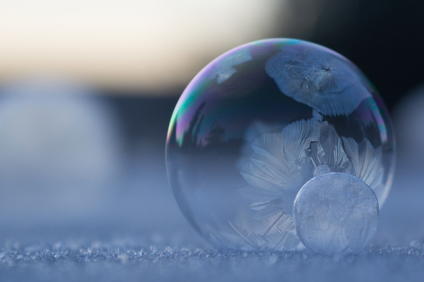 Photographer Angela Kelly captures the delicate beauty of frozen bubbles